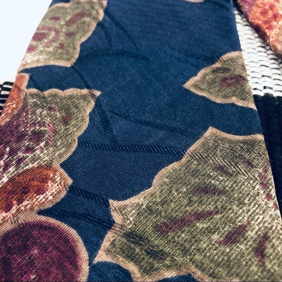 VINTAGE Oscar de la Renta Tie - Picture 4 of 9